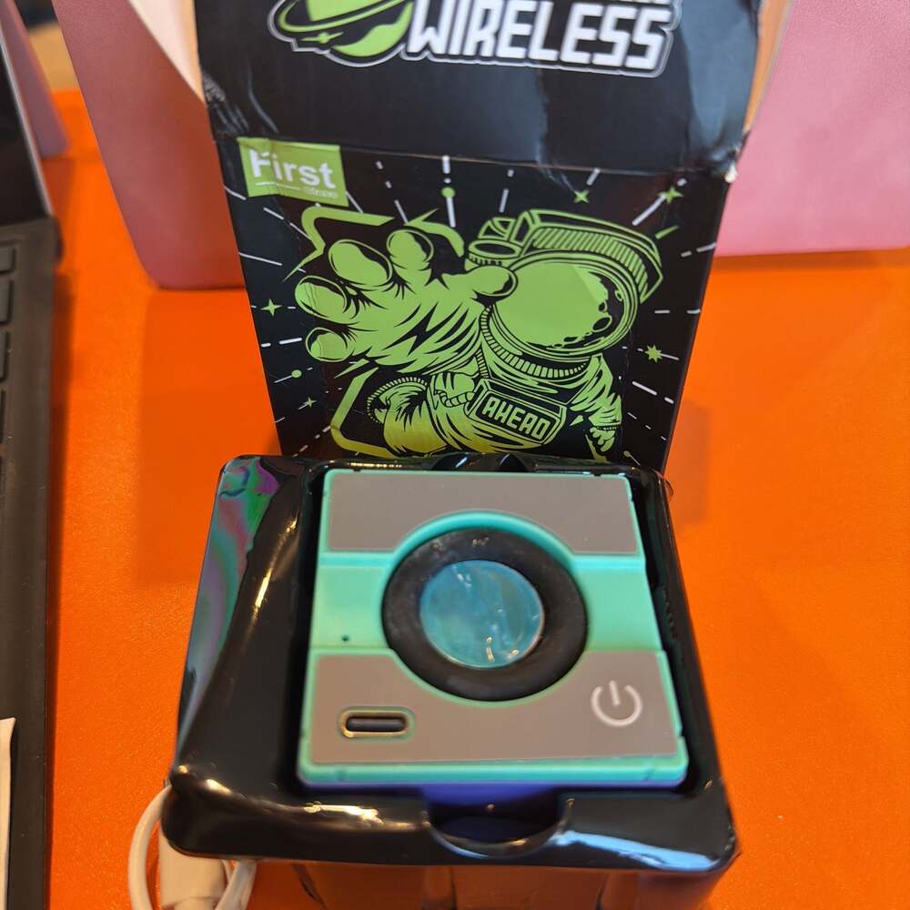 One Mini Portable‎ Bluetooth Speaker in Black/Green